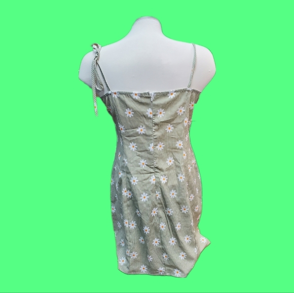 Knot Strap Daisy Green Gingham Dress - Picture 2 of 5
